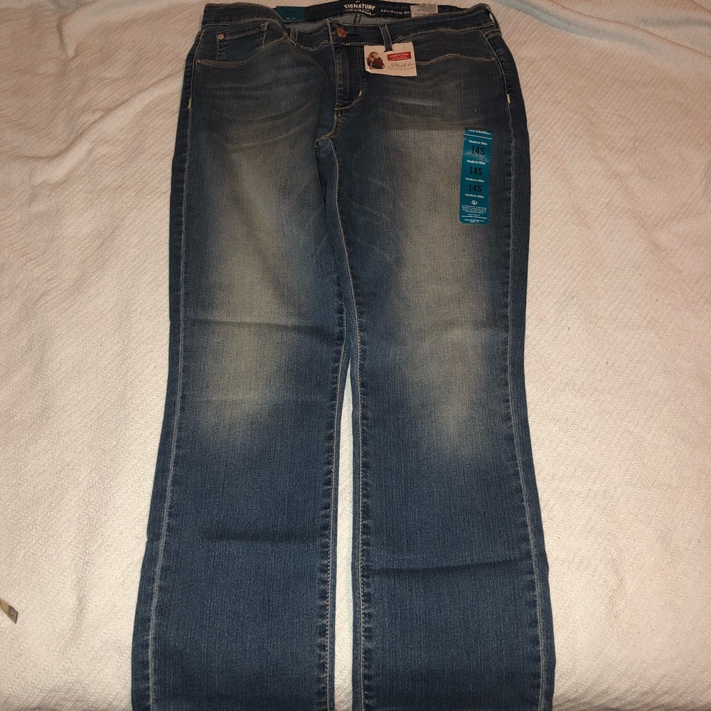 NWT Levi’s Signature Modern Slim Straight Leg Jean